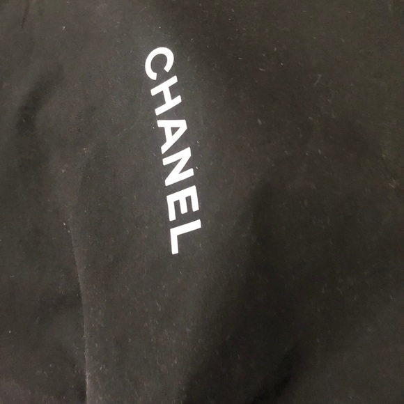 Chanel Scarf/wrap
Chanel Cashmere Scarf - Picture 5 of 9
